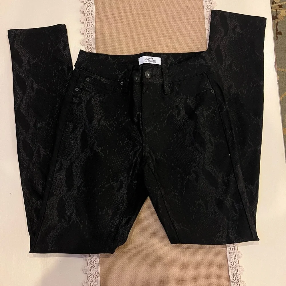 Snakeskin Print Skinny Pants - Picture 3 of 12